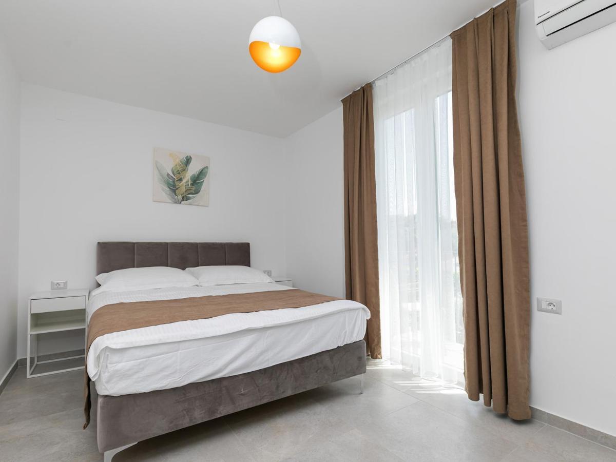 Nadija Apartmani 波雷奇 外观 照片